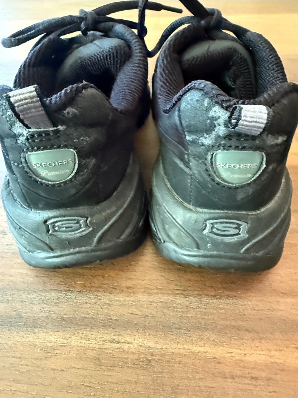 Skechers Black Athletic Sneaker with Metal Eyelets Size 8 - Picture 5 of 6